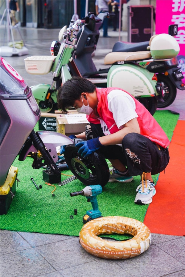 夏季电动车轮胎怎么保养？爱玛车服“轮胎节”为广大用户送福利(图6)