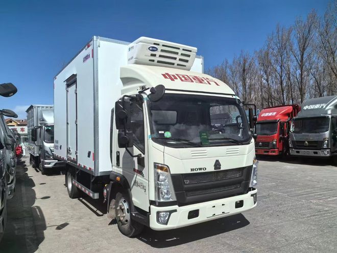 重汽豪沃高栏厢车4米2办齐上道需要多少钱(图8)