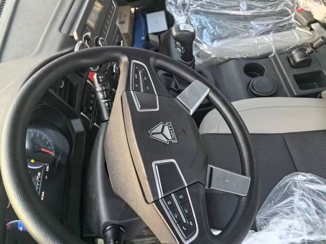 重汽豪沃高栏厢车4米2办齐上道需要多少钱(图6)