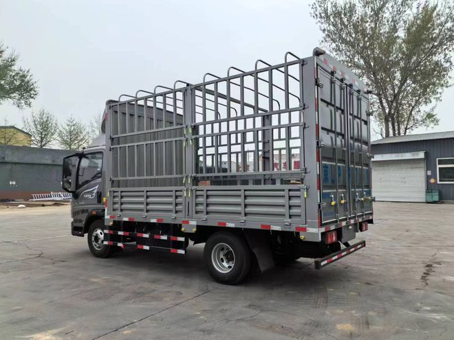 重汽豪沃高栏厢车4米2办齐上道需要多少钱(图7)