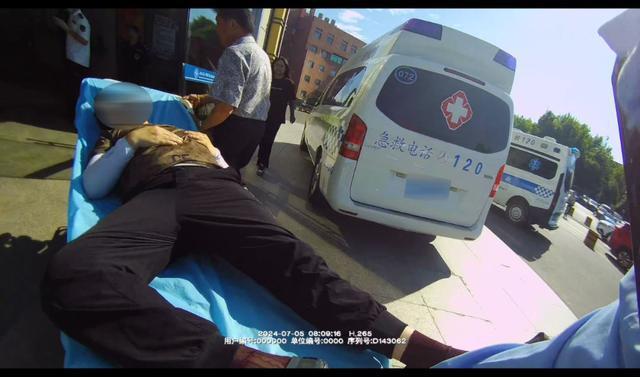 热闻8人受伤！司机一个举动致汽车失控撞向人群这些开车“恶习”要避免(图14)