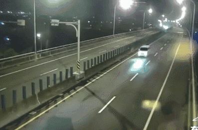 热闻8人受伤！司机一个举动致汽车失控撞向人群这些开车“恶习”要避免(图8)