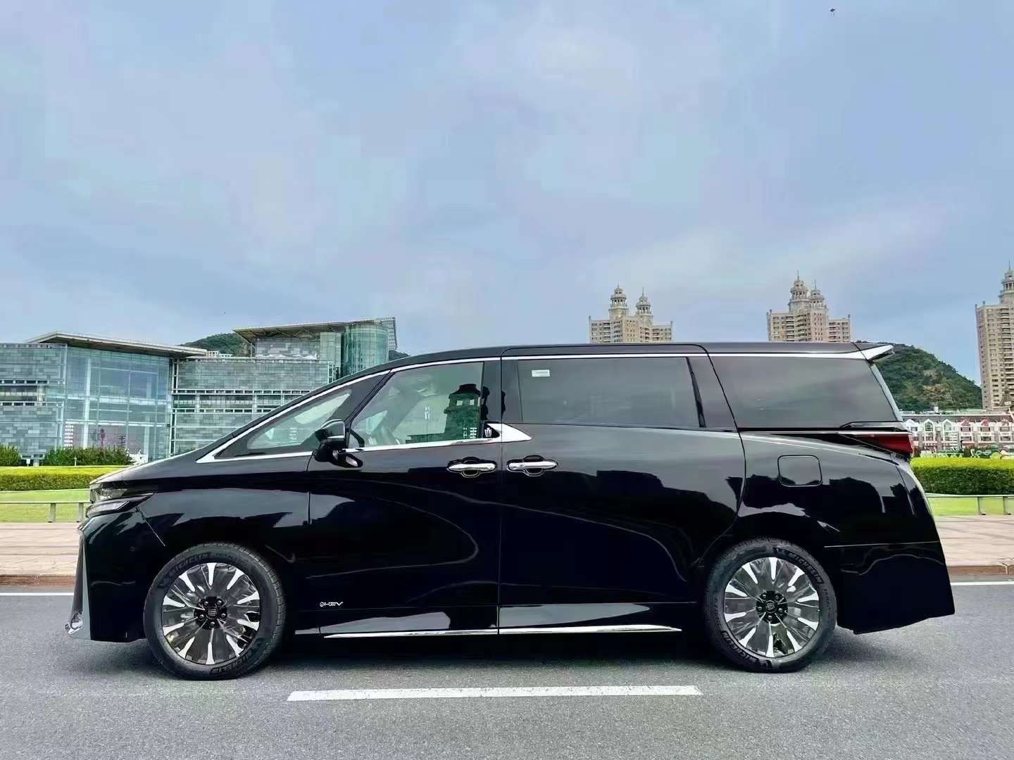 这线万的中大型mpv吗“丰田”果然没失望(图2)