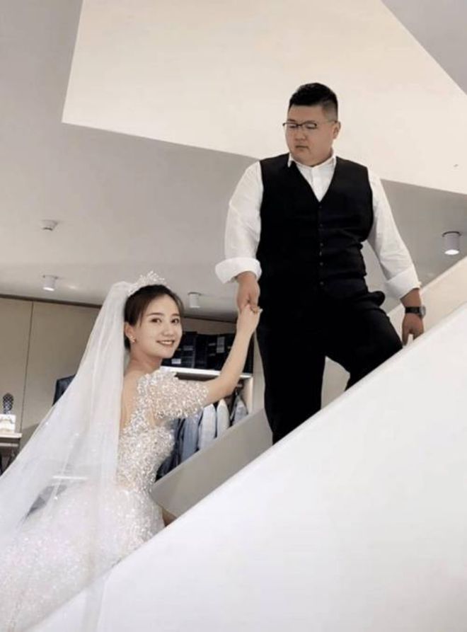突发！曝网红“猴哥说车”婚变妻子何钰欣透露原因斥责其三不(图2)