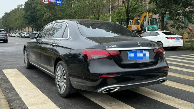 32万预算二手奔驰E300L：优雅从容宜商宜家(图5)