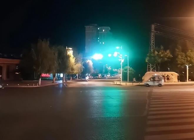 开车遇到事出反常必有妖的6种情况要马上谨慎否则可能有危险(图12)