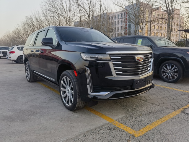 2024款加版柴油凯雷德黑红顶配全国打响年底最狠价格战(图2)