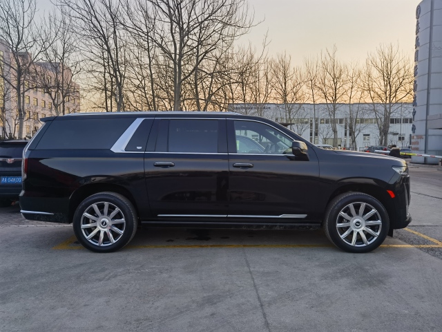 2024款加版柴油凯雷德黑红顶配全国打响年底最狠价格战(图4)