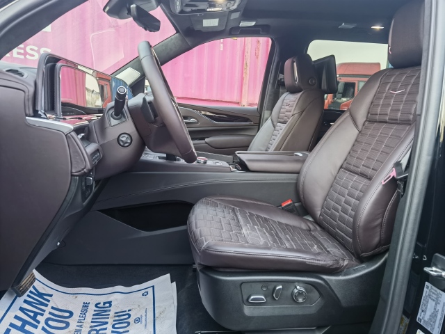 2024款加版柴油凯雷德黑红顶配全国打响年底最狠价格战(图6)