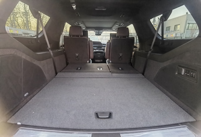 2024款加版柴油凯雷德黑红顶配全国打响年底最狠价格战(图9)