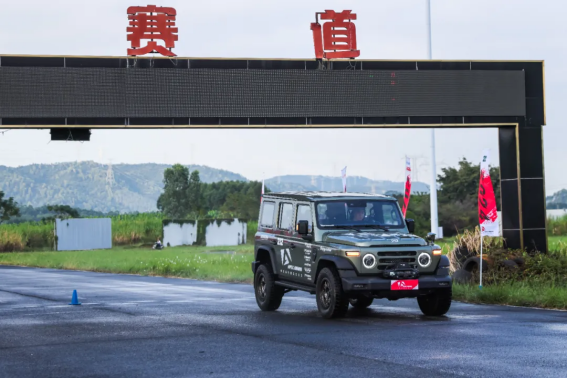 固特异轮胎｜米奇汤普森BAJABOSSAT在“两路”大显身手勇夺双奖(图3)