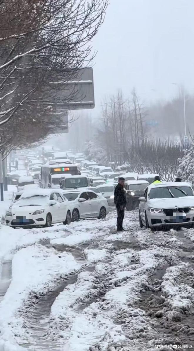 都市车界雪中“众生相”——济南暴雪考验车辆性能：两驱or四驱？(图3)