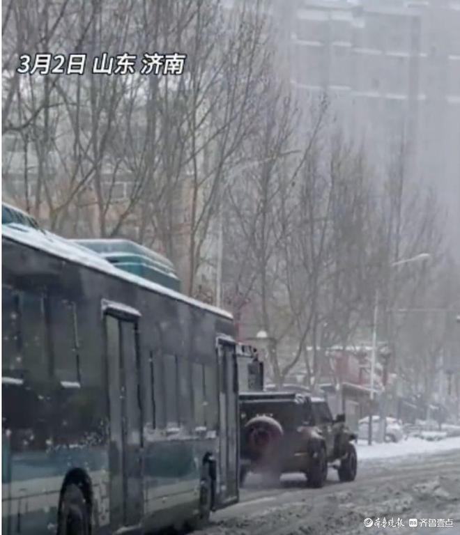 都市车界雪中“众生相”——济南暴雪考验车辆性能：两驱or四驱？(图5)