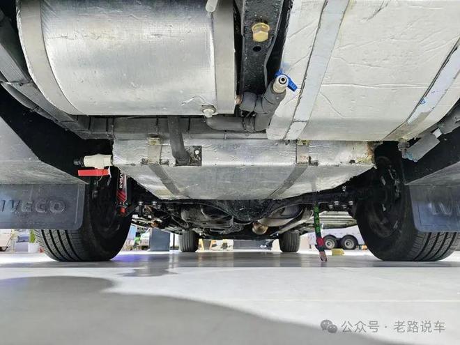 硬派越野秒变温馨房车大道敢探者单排越野房车(图11)
