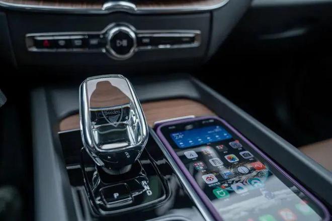 终身免费保养！沃尔沃XC60推出限时“惊喜价”新车仅售249万元起(图3)