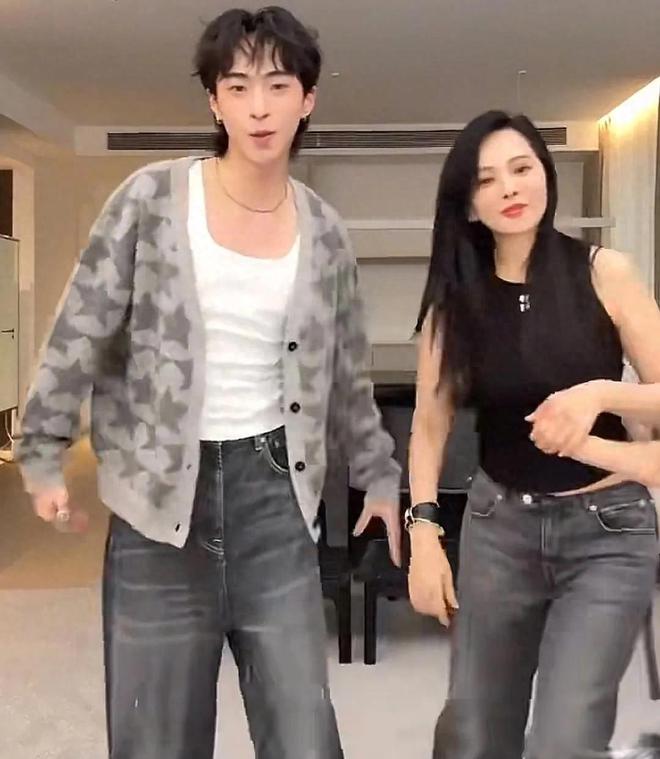 伊能静儿子晒母亲节照女儿米粒和爸爸秦昊长得一模一样(图1)
