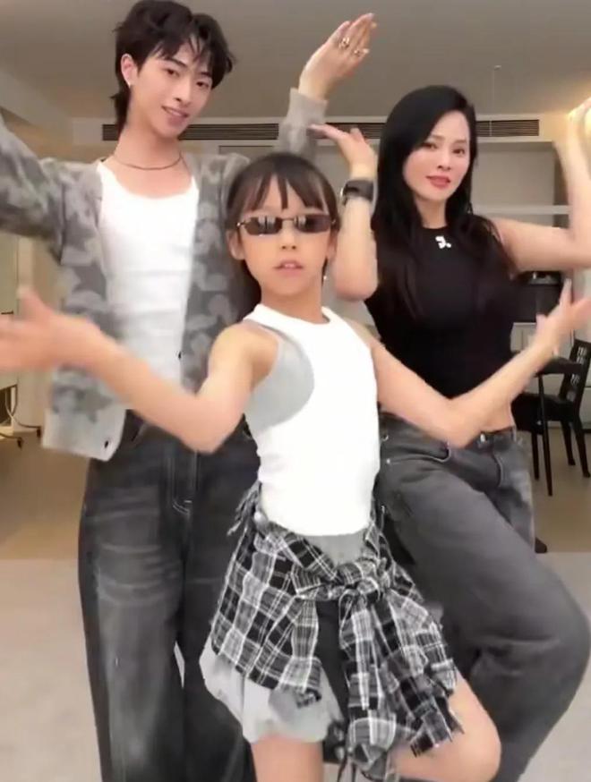 伊能静儿子晒母亲节照女儿米粒和爸爸秦昊长得一模一样(图3)