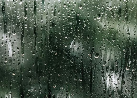 驾车雨天打滑这几招一定要掌握(图1)