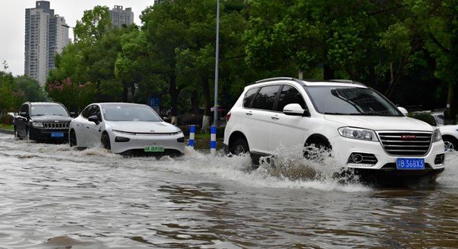 叮！雨季用车指南请查收(图2)