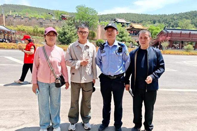 【突发】事发晋城某地！一对父女连人带车摔倒在地之后……(图3)