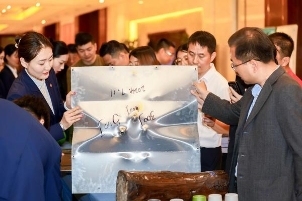 中珀新材科技新品发布专家学者齐聚共探汽车安全防护之道(图5)