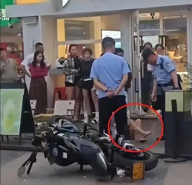 淄博小妹砸车后续：车主被曝太有钱当街辱骂挑衅在先女孩被抓(图9)