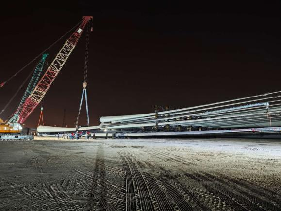 中国外运护送百米“钢铁翅膀”在沙特完成极限运输(图3)