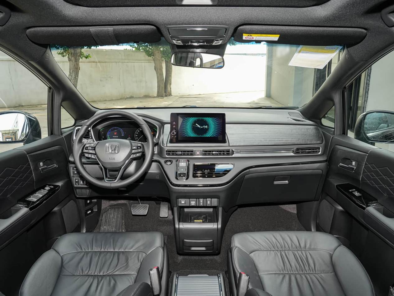 降价增配外观还“埃尔法化”新款艾力绅还有机会吗？(图4)