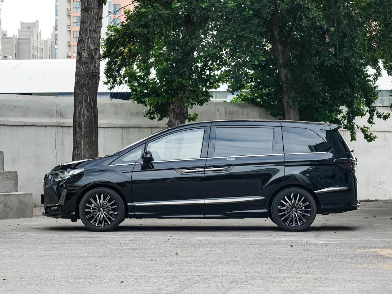 降价增配外观还“埃尔法化”新款艾力绅还有机会吗？(图5)