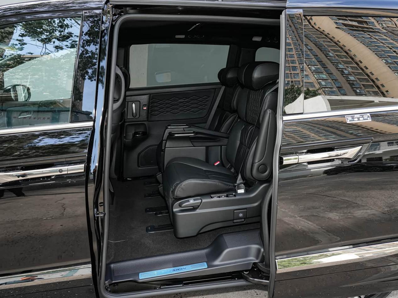 降价增配外观还“埃尔法化”新款艾力绅还有机会吗？(图10)