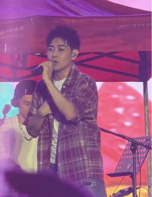 林志颖到周口商演冒雨开唱状态好50岁长这样？说20岁我都信！(图4)