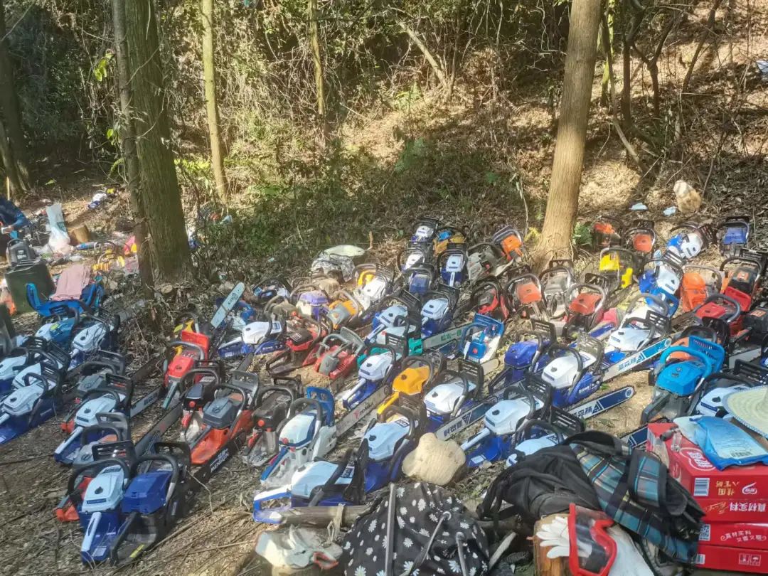 山城骑士战山火!民间志愿者搭起2公里物资接力传送带(图11)