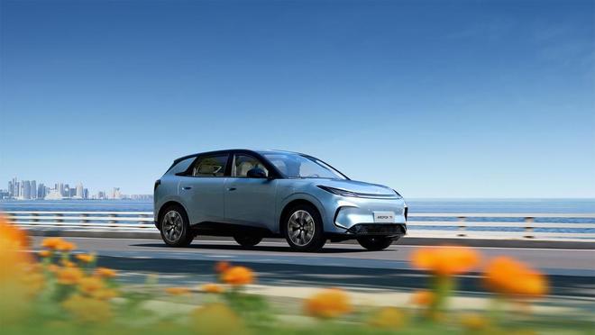 极狐T1上市628万起终身免费保养续航还比星愿高一点(图3)