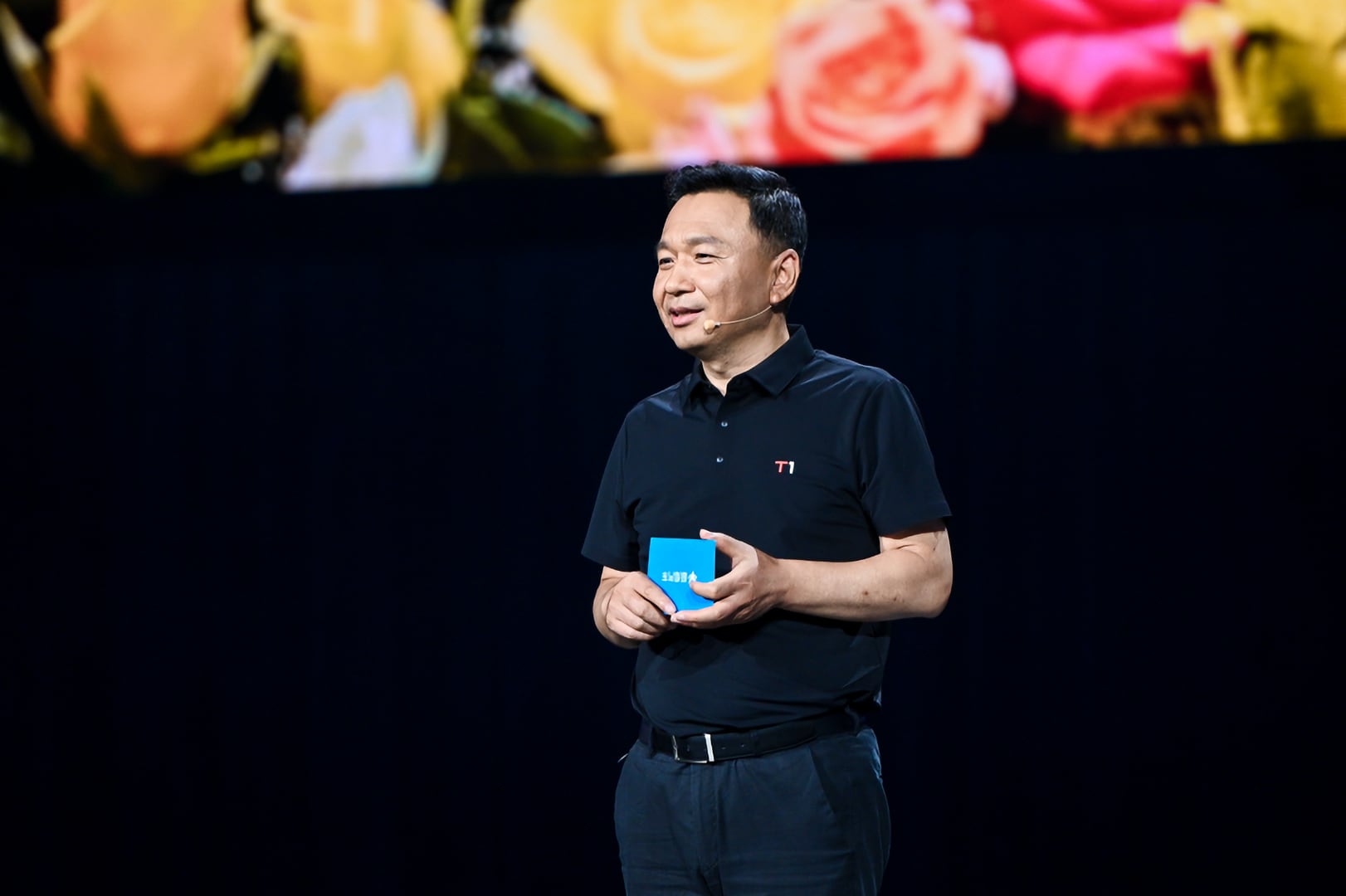 628万起！“家庭精品纯电新标杆”极狐T1上市(图2)