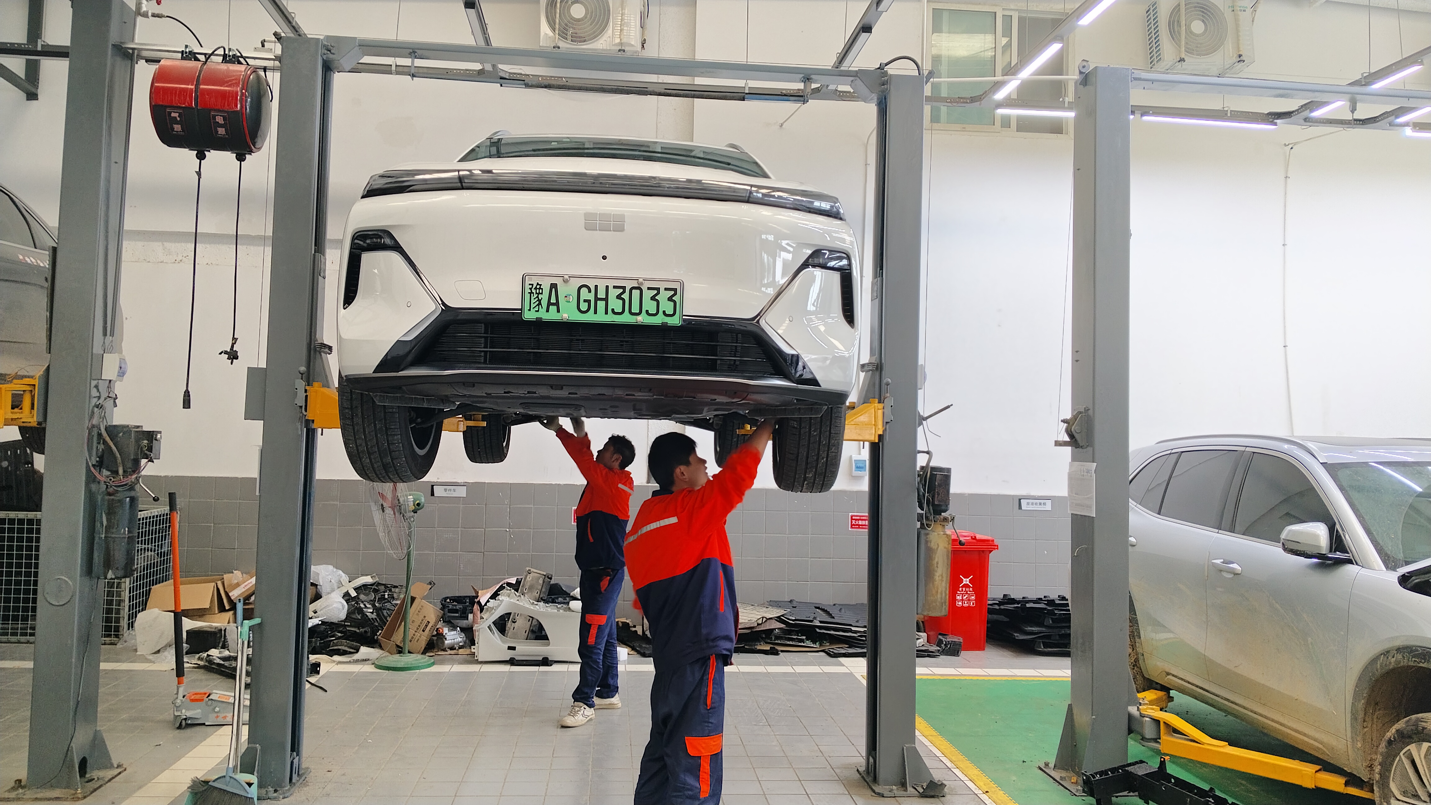 驻马店泰晟祥吉利银河体验中心多举措应对双节保养高峰(图1)