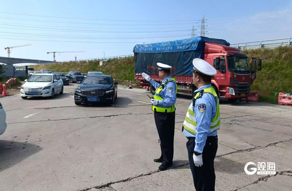 路面值守、部门协作、服务引导……青岛高速交管坚守一线筑牢出行安全防线(图1)