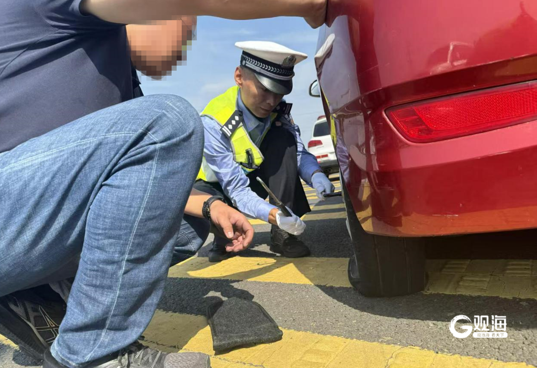 路面值守、部门协作、服务引导……青岛高速交管坚守一线筑牢出行安全防线(图3)