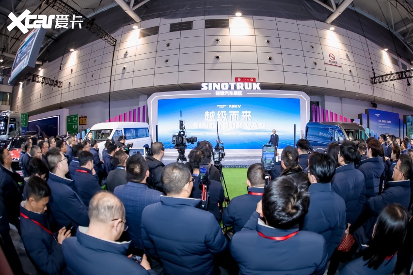 中国重汽正式推出全新轻客品牌先锋官V全系车型重磅发布(图2)