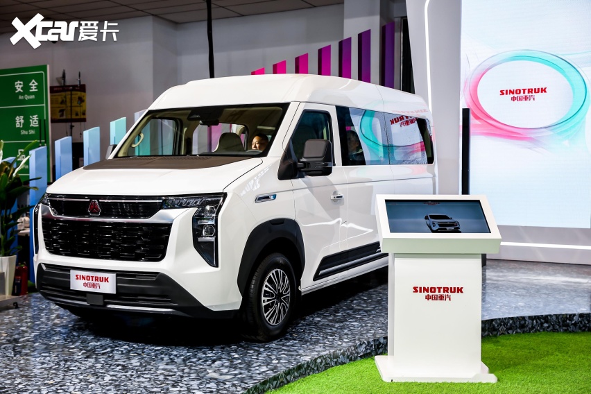 中国重汽正式推出全新轻客品牌先锋官V全系车型重磅发布(图3)