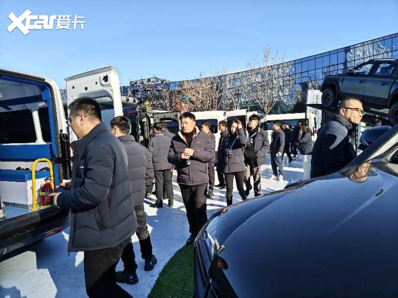 中国重汽正式推出全新轻客品牌先锋官V全系车型重磅发布(图8)