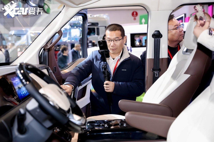 中国重汽正式推出全新轻客品牌先锋官V全系车型重磅发布(图7)