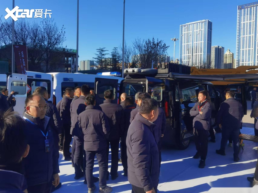 中国重汽正式推出全新轻客品牌先锋官V全系车型重磅发布(图10)