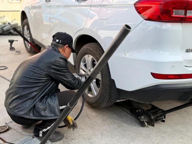 寒潮来袭 我市迎来冬季“换胎”热潮(图5)