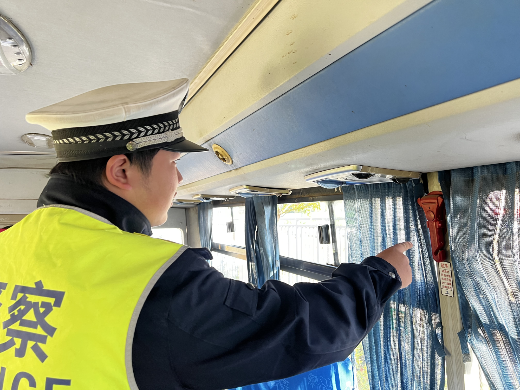 孝感交警开展校车安全专项检查筑牢学生出行“安全屏障”(图3)