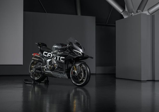 春风公升级新品V4SR-RR原型车亮相米兰展(图1)