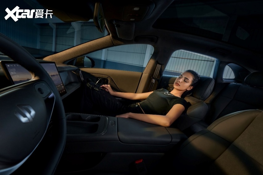 预售1058-1318万！零跑Lafa5潮流登场(图9)