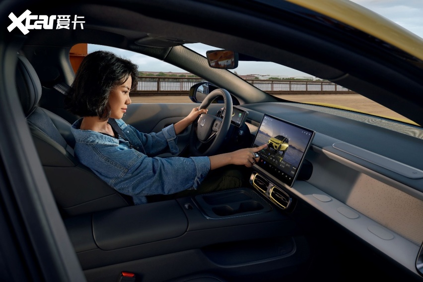 预售1058-1318万！零跑Lafa5潮流登场(图7)