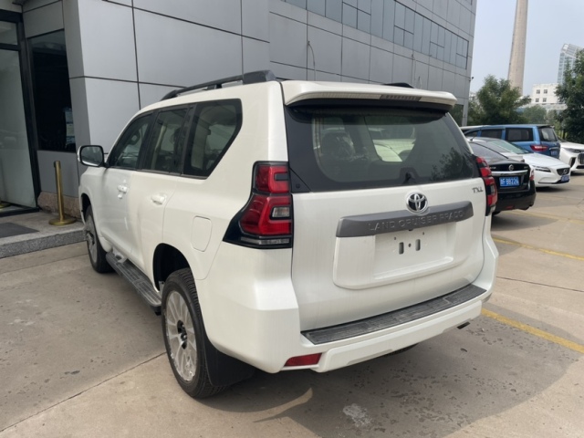 2024款霸道2800柴油TXL九气底挂天窗港口新车落地价多少钱(图2)