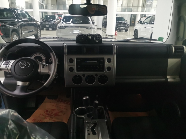 2024款丰田FJ酷路泽40GXR八气JBL清仓处理落地详询(图3)