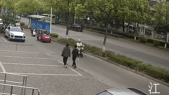 求求你别再用电动车“挡风被”了！(图3)